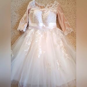 Elegant White Gown for Brides with Sweetheart Neckline and 3/4 Bishop Sleeves